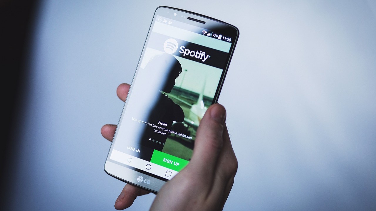 Spotify CEO introduces a long waited feature: Here is offline mix