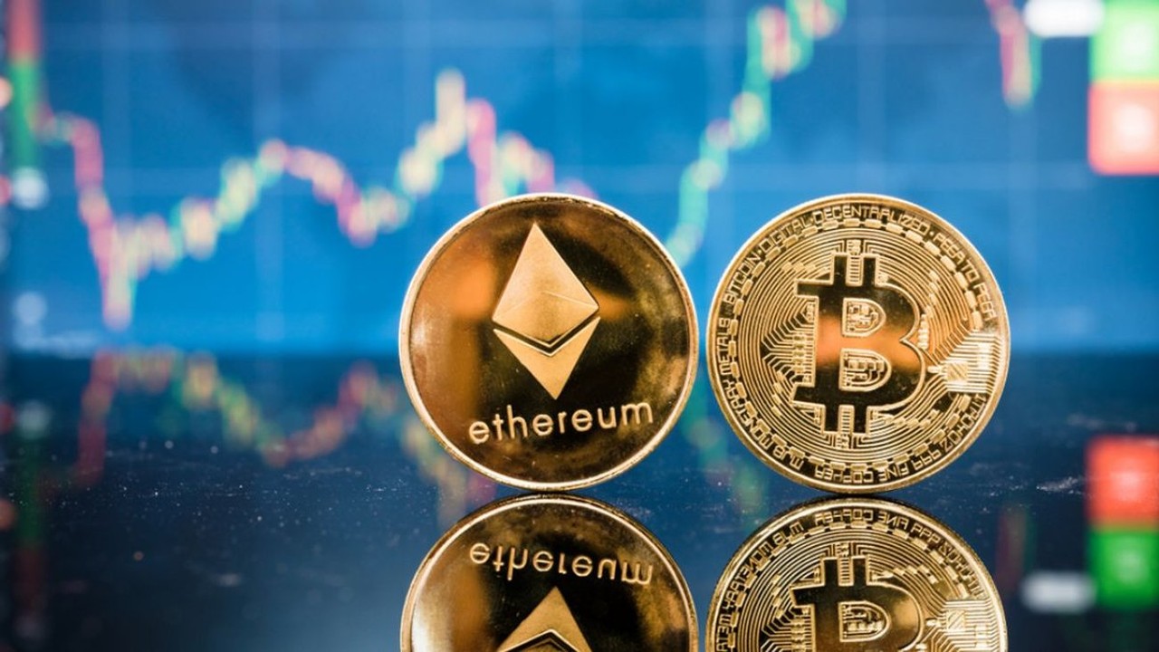 After pullbacks Bitcoin stands at $28,800 while Ethereum remains $1960