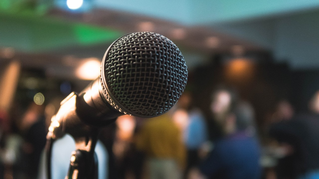 Master the art of public speaking: The best 9 tips to overcome your fear