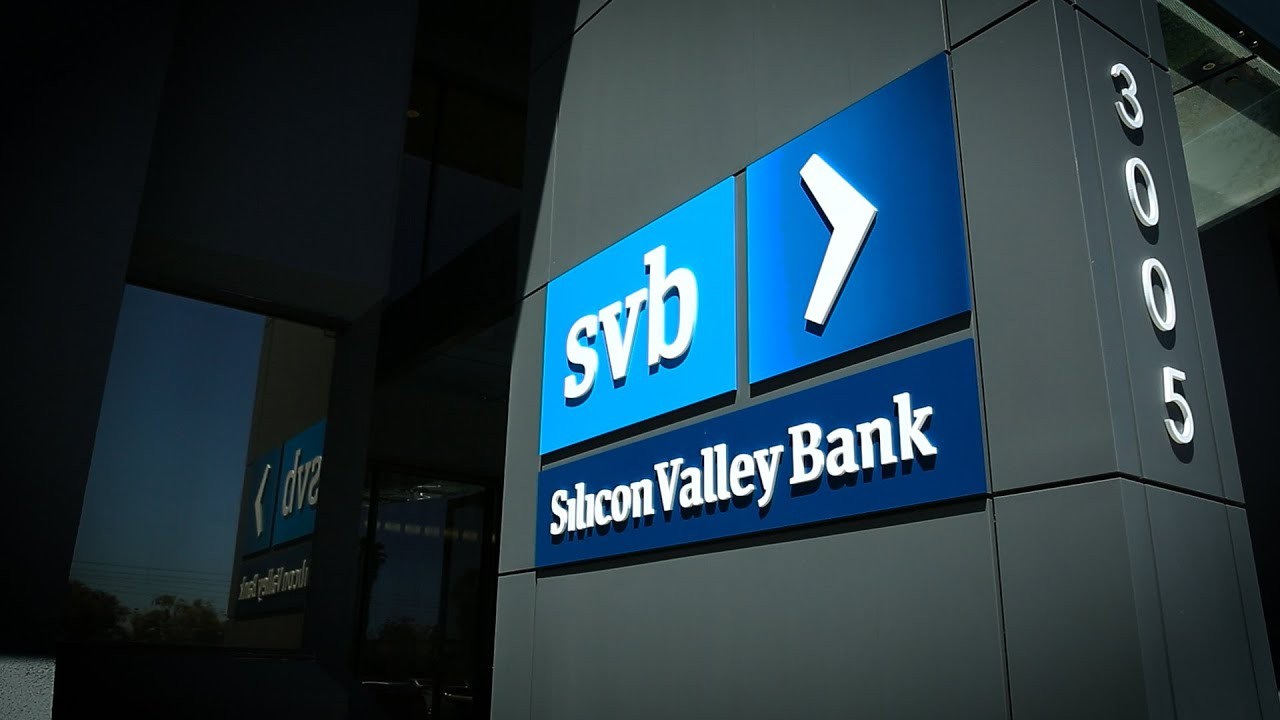 Silicon Valley Bank collapses in second-largest US bank failure in history