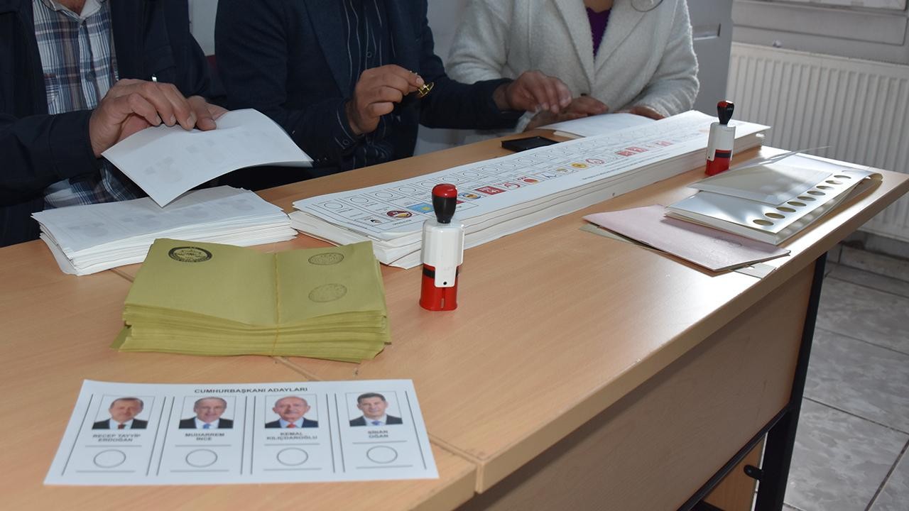 Tension grows as Turkey moves to second round with election