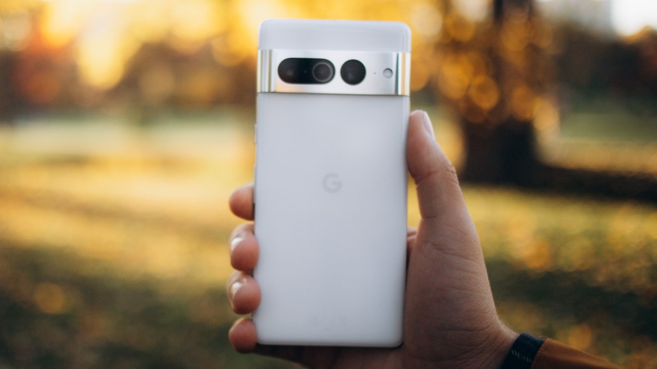 The Google Pixel 8 got spotted in its box before the launch