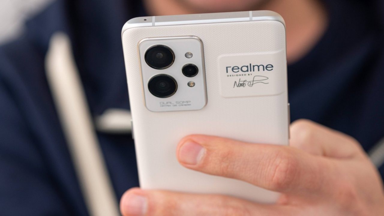 Realme V50 series expected in December