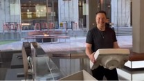 Elon Musk walks into Twitter Headquarter with a sink! "Let that sink in"