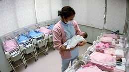 Japan to give money to those who have children