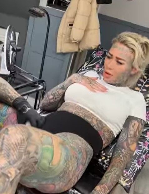 She had a tattoo on her genitals and was shared on Instagram! - Photo: 3