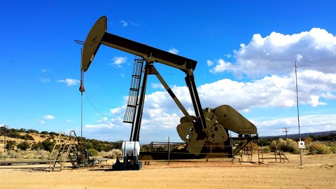 Oil prices plunge as China maintaining "Zero-Covid" policy