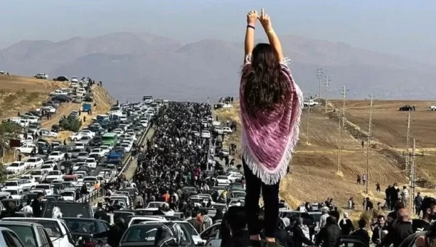 Iran protests surge as the intense pressure continues - Photo: 2