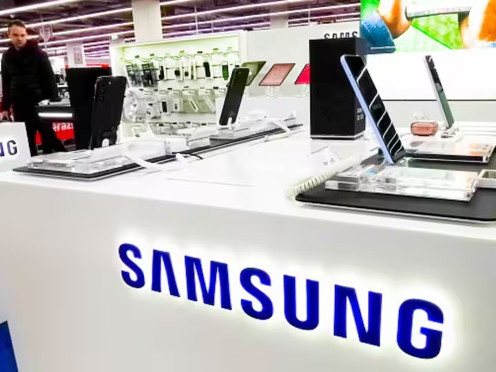 Samsung to cut memory chip production: End of an era