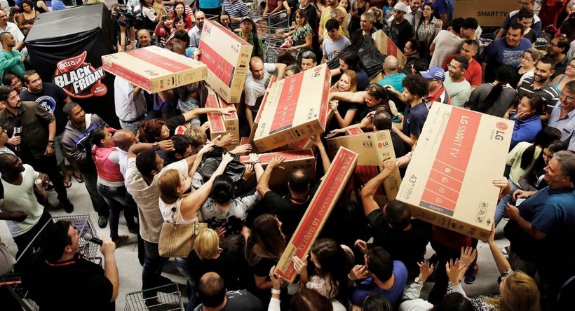 Black Friday madness! They'll even sell an iPhone 14 for $1! - Photo: 1