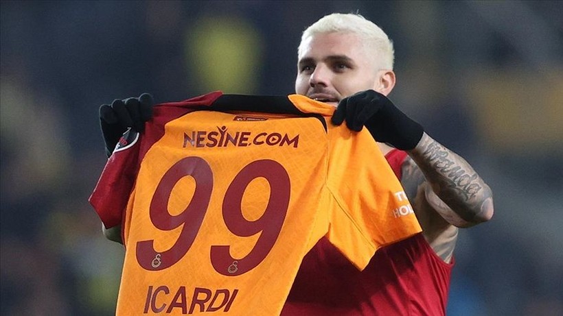 PSG football player Mauro Icardi kicked up a fuss in Turkey with his love! - Photo: 1