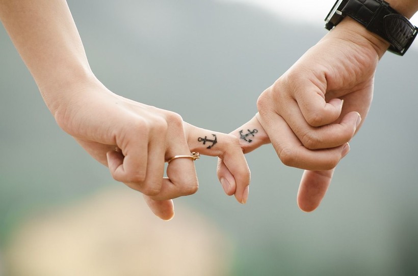 How to tell if someone likes you: 6 surprising signs to watch - Photo: 3