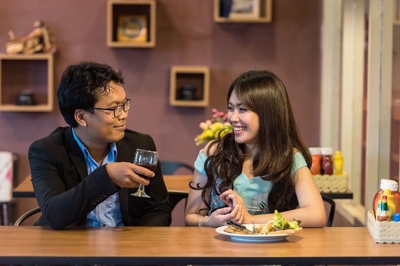 How to tell if someone likes you: 6 surprising signs to watch - Photo: 4