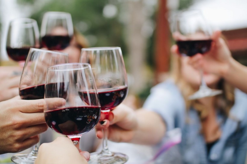 Is drinking a glass of red wine linked to health benefits? - Photo: 1