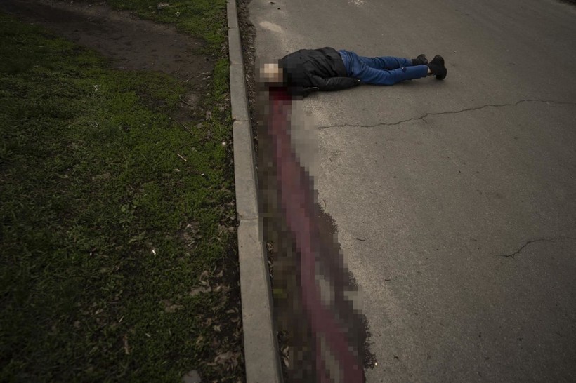 Heartbreaking images define the harsh realities of war in Ukraine - Photo: 4