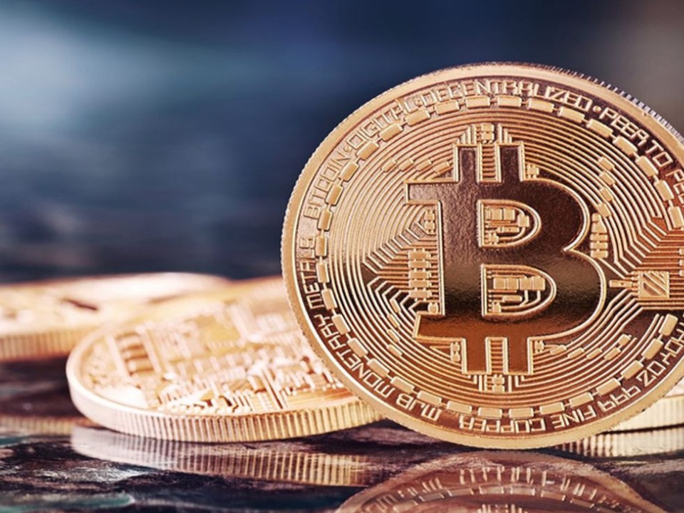 bitcoin-continues-to-be-priced-around-24000-2DHM.jpg